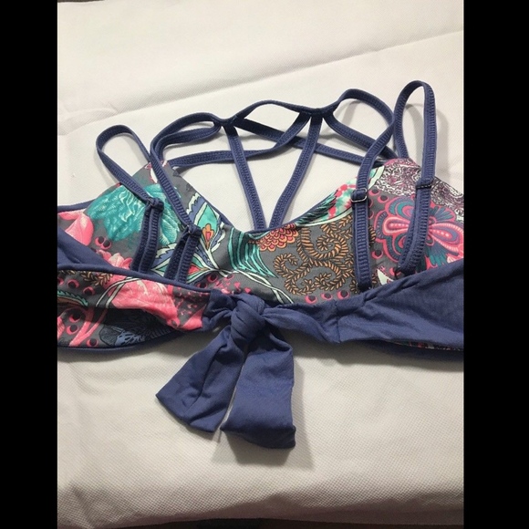 NWT Maaji Pitch Crossroads Strappy Soft Cup Reversible‎ Bikini Top [SZ XL ] - Picture 6 of 8